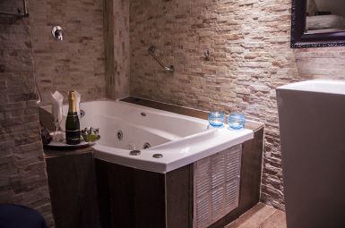 Habitación Jacuzzi en Hotel Mosqueto : MotelNow