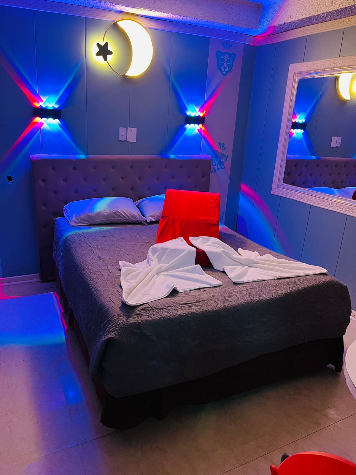 Habitación VIP en Rosas 2222 : MotelNow