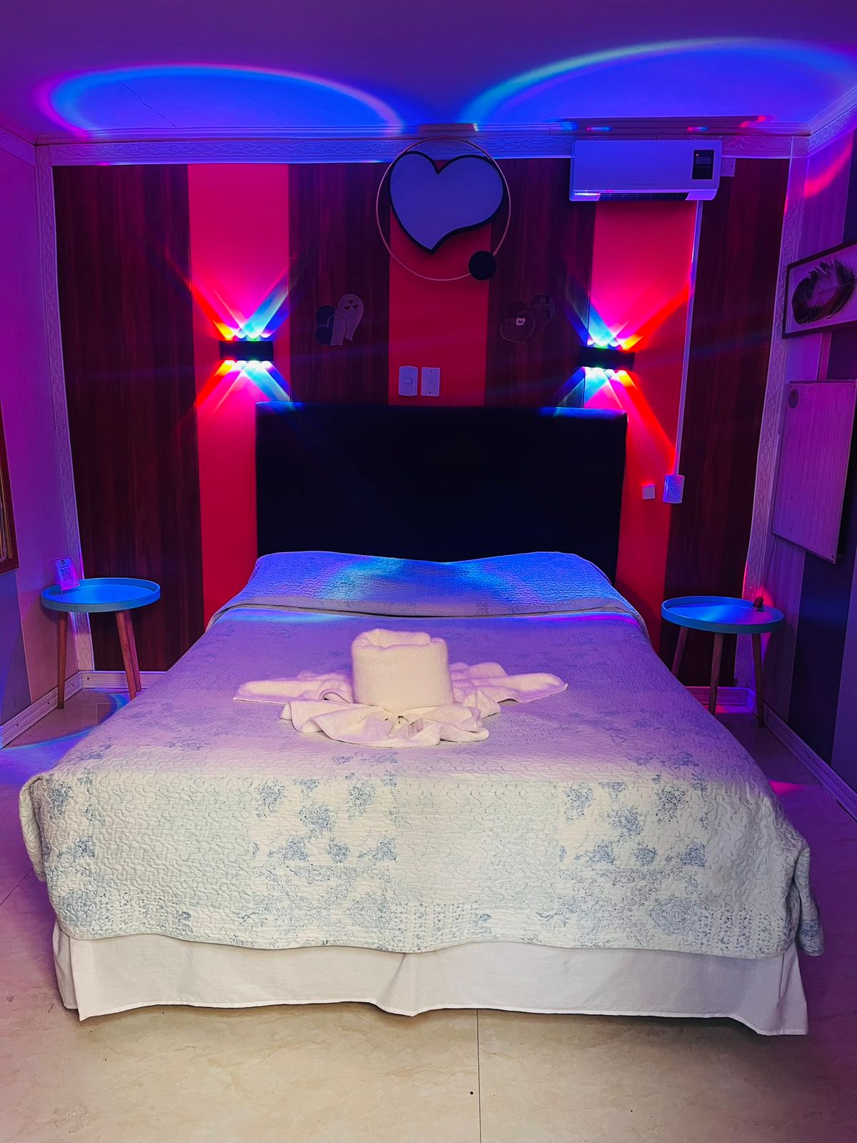 Habitación VIP en Rosas 2222 : MotelNow