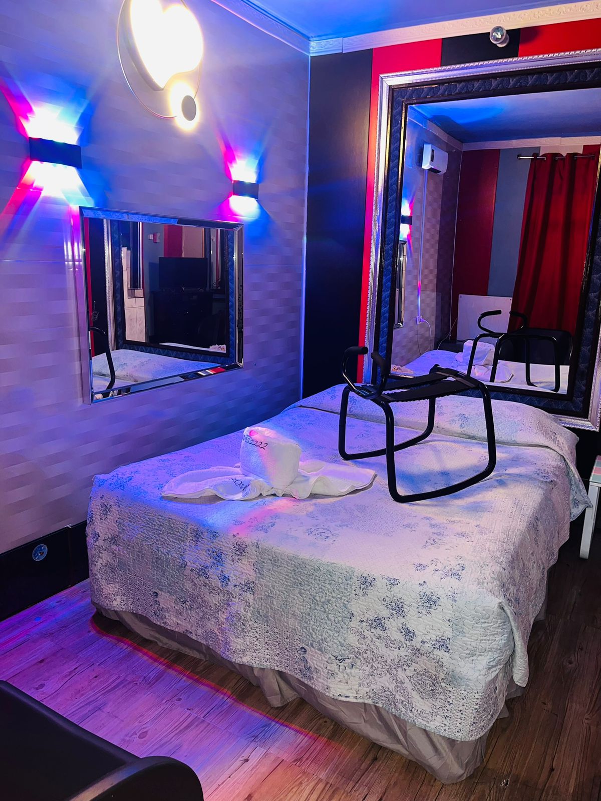 Habitación VIP en Rosas 2222 : MotelNow