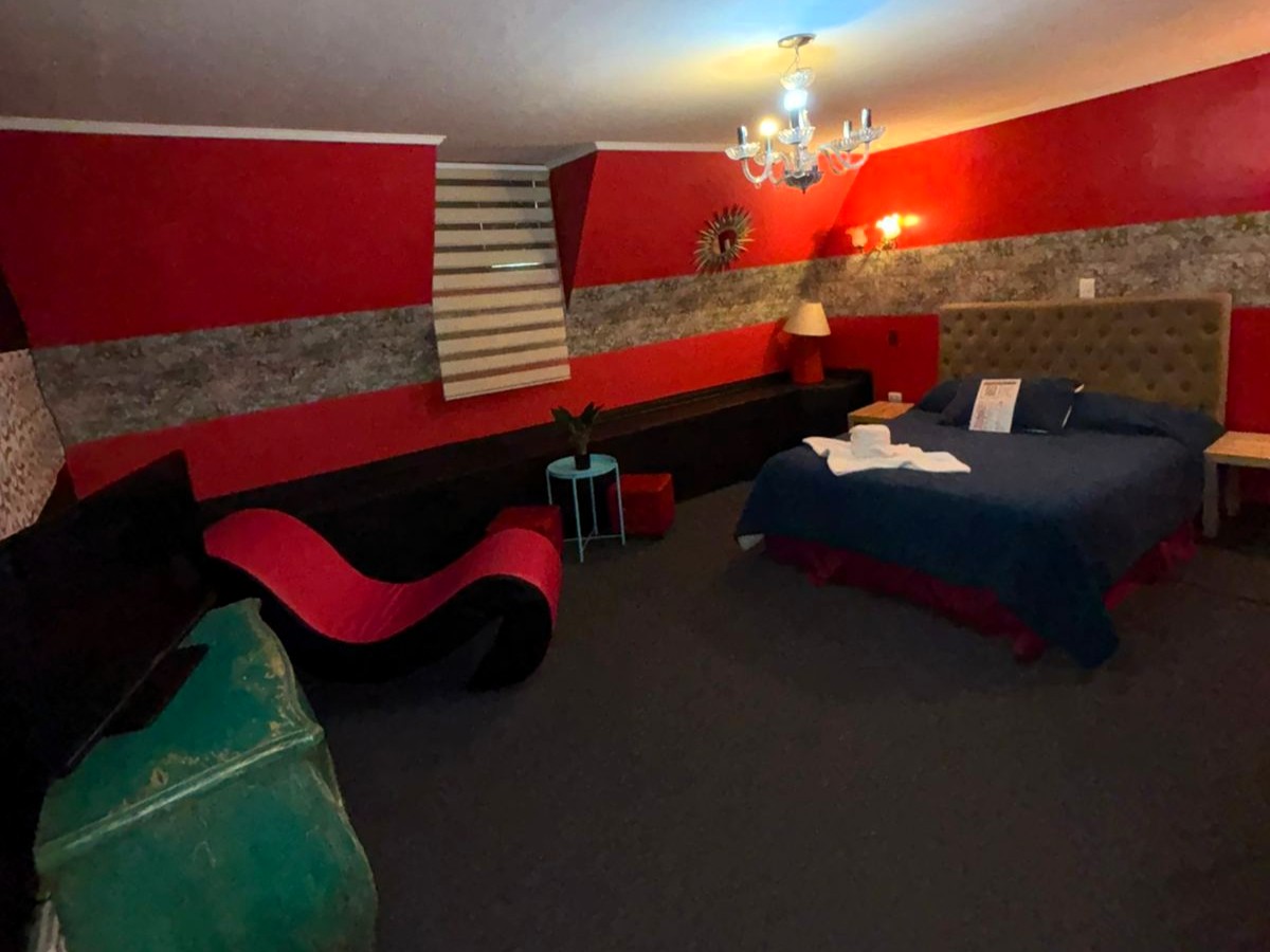 Habitación Suite con Sillón del Amor en Hotel Toesca : MotelNow