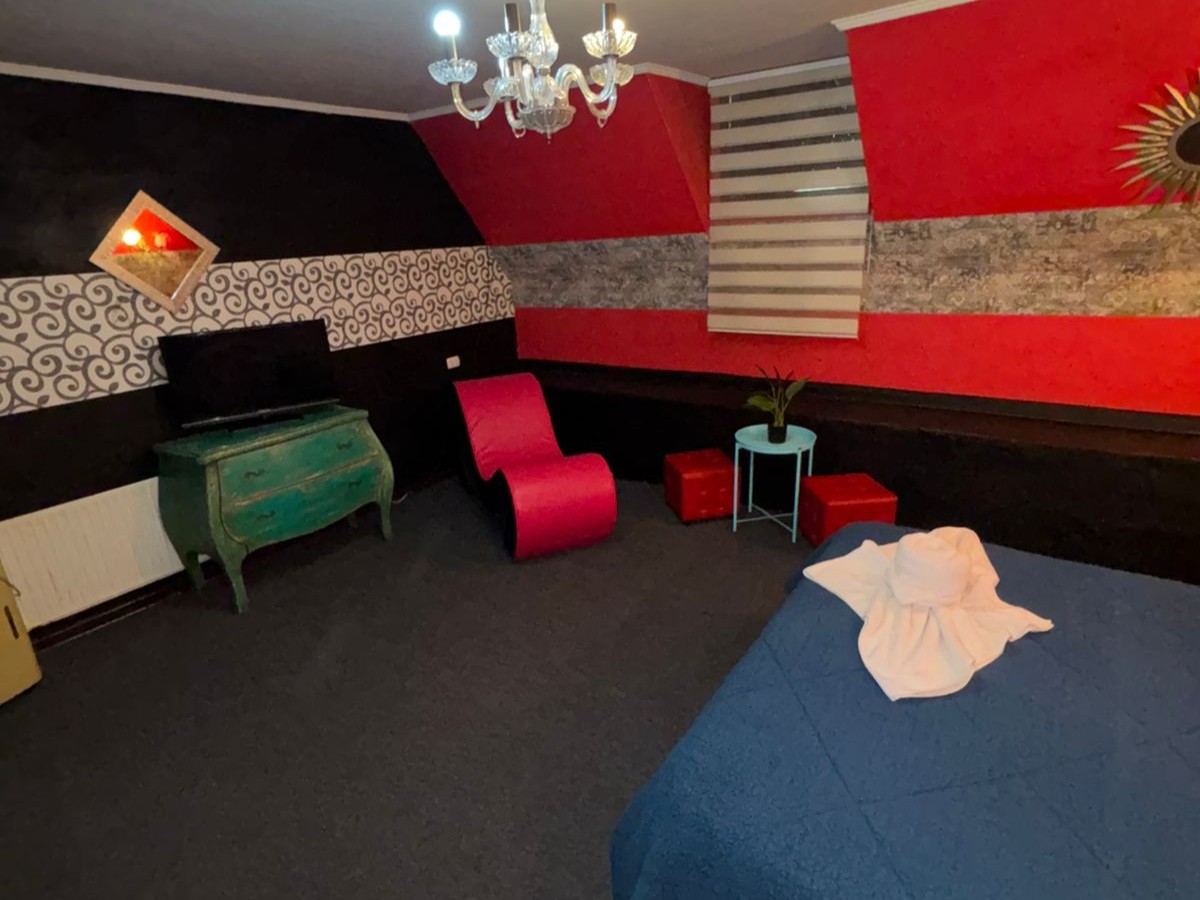 Habitación Suite con Sillón del Amor en Hotel Toesca : MotelNow