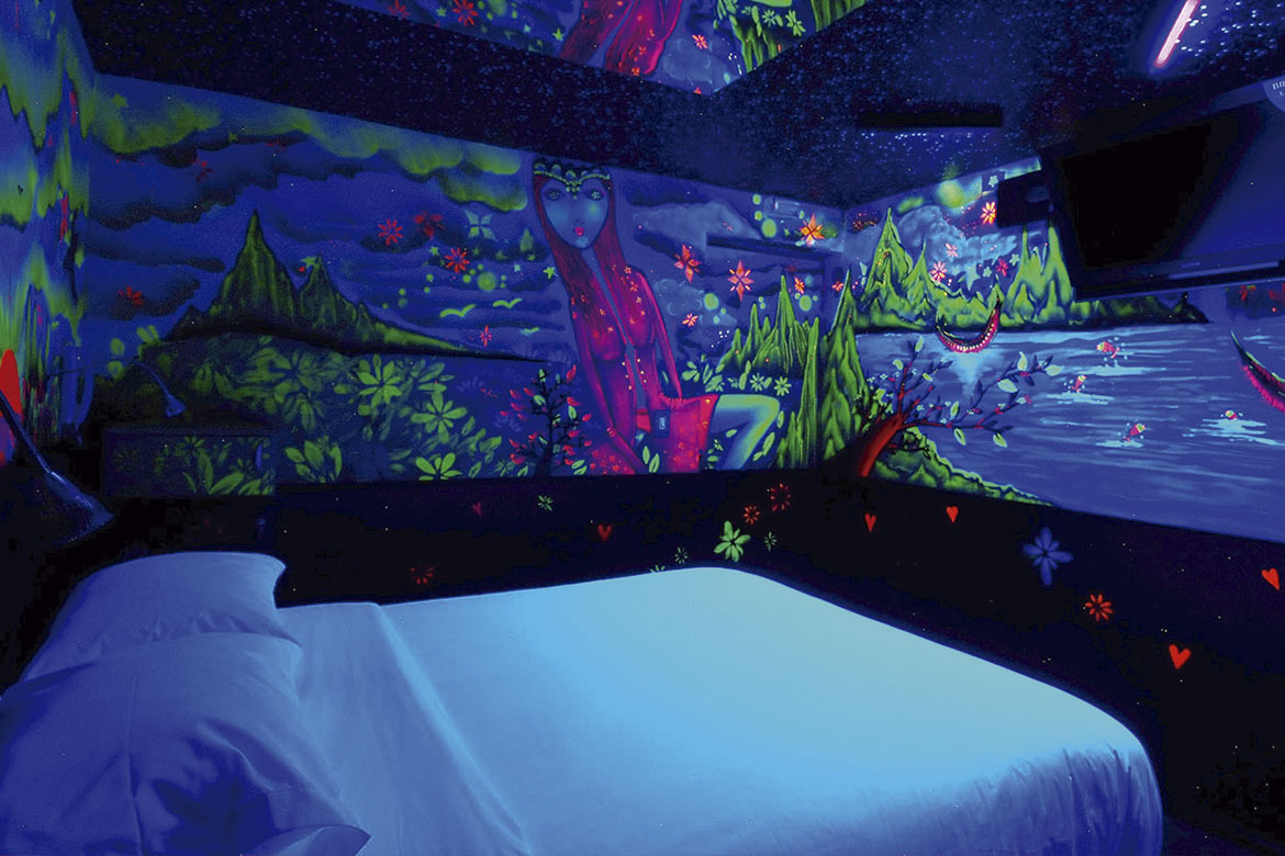 Habitación Luz Negra en Ocho Art : MotelNow