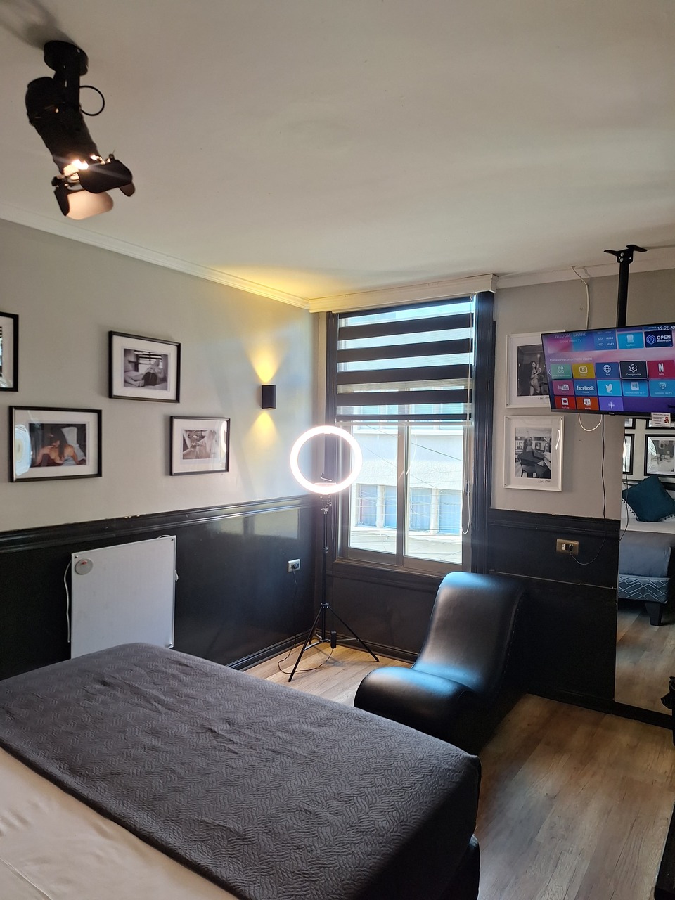Habitación Estudio Fotográfico en Hotel Asturias : MotelNow