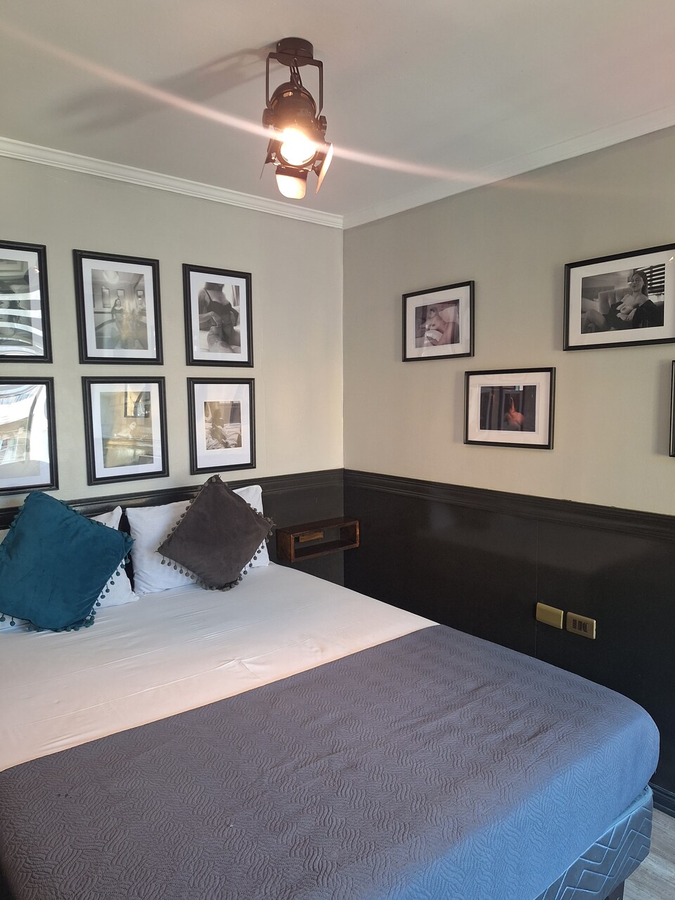 Habitación Estudio Fotográfico en Hotel Asturias : MotelNow