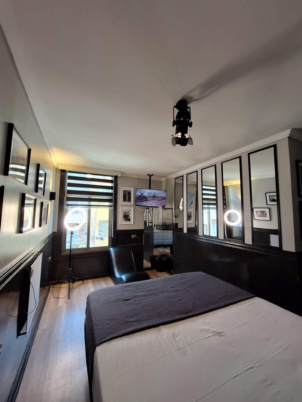 Habitación Estudio Fotográfico en Hotel Asturias : MotelNow