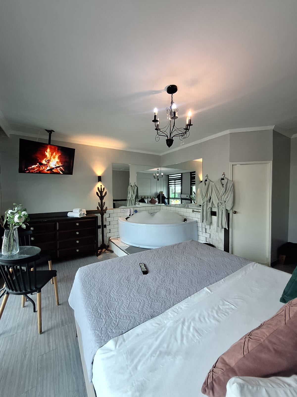 Habitación Suite Jacuzzi en Hotel Asturias : MotelNow