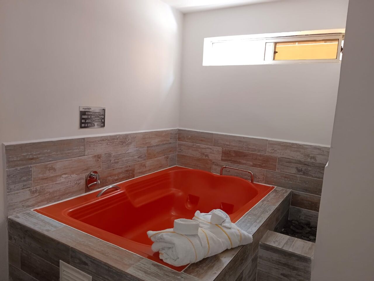 Habitación Bañera en Amatista Suite  : MotelNow