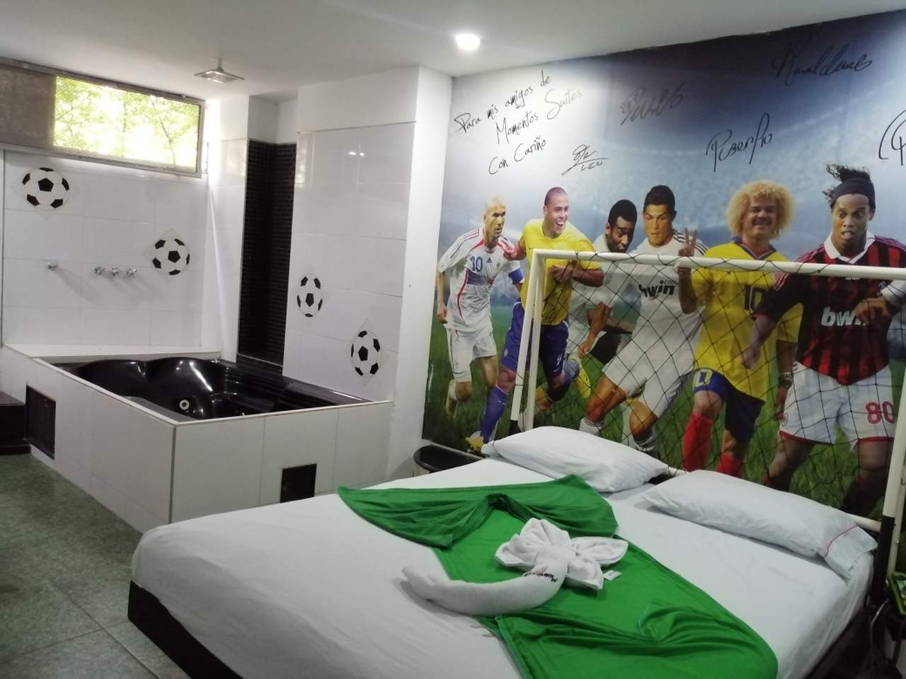 Habitación Jacuzzi en Momentos Suite : MotelNow