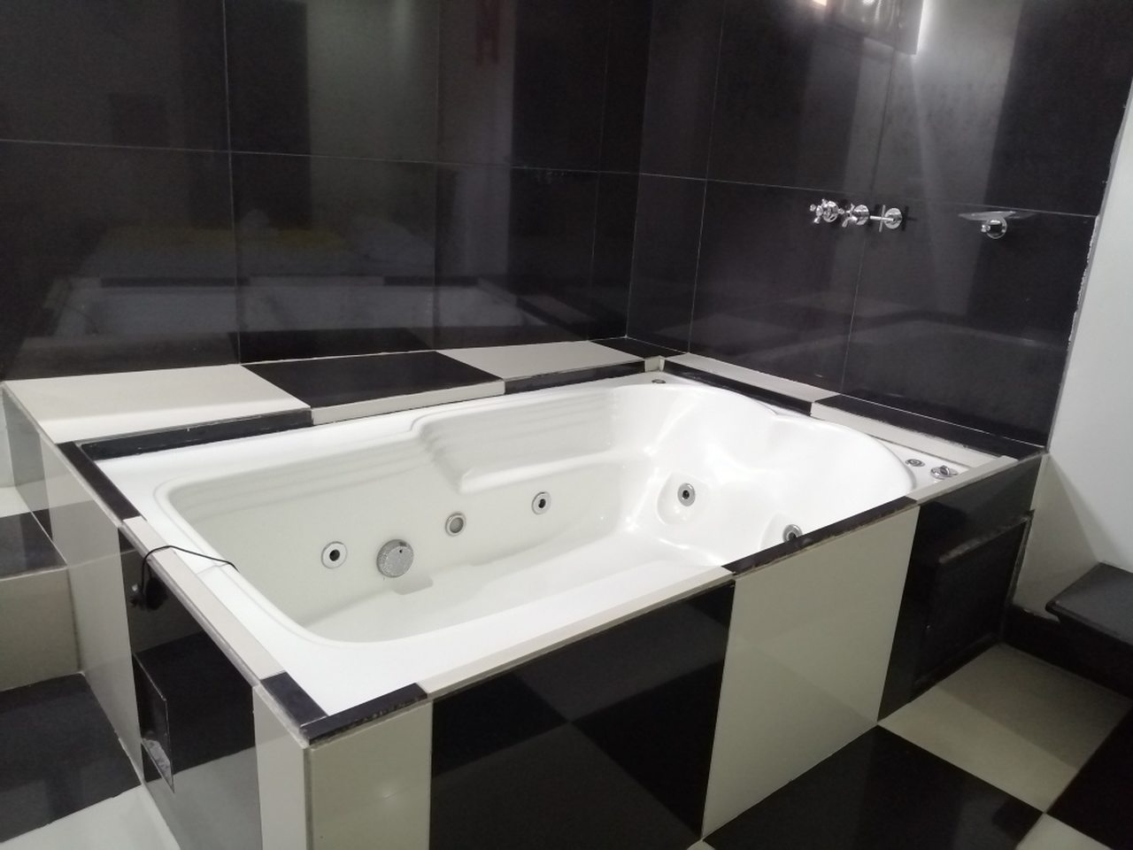 Habitación Jacuzzi en Momentos Suite : MotelNow