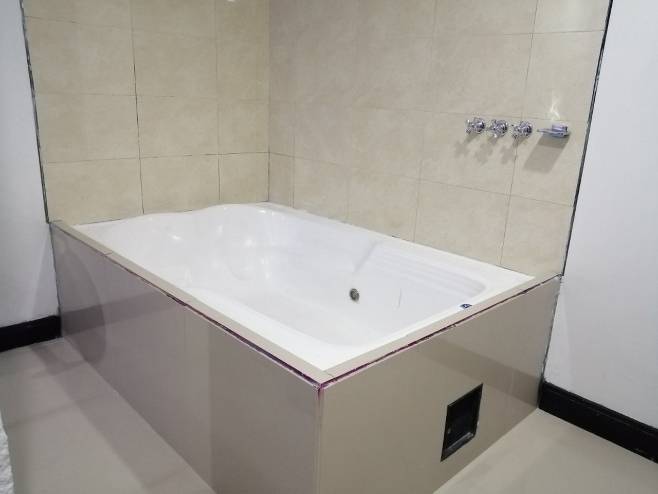 Habitación Bañera en Momentos Suite : MotelNow