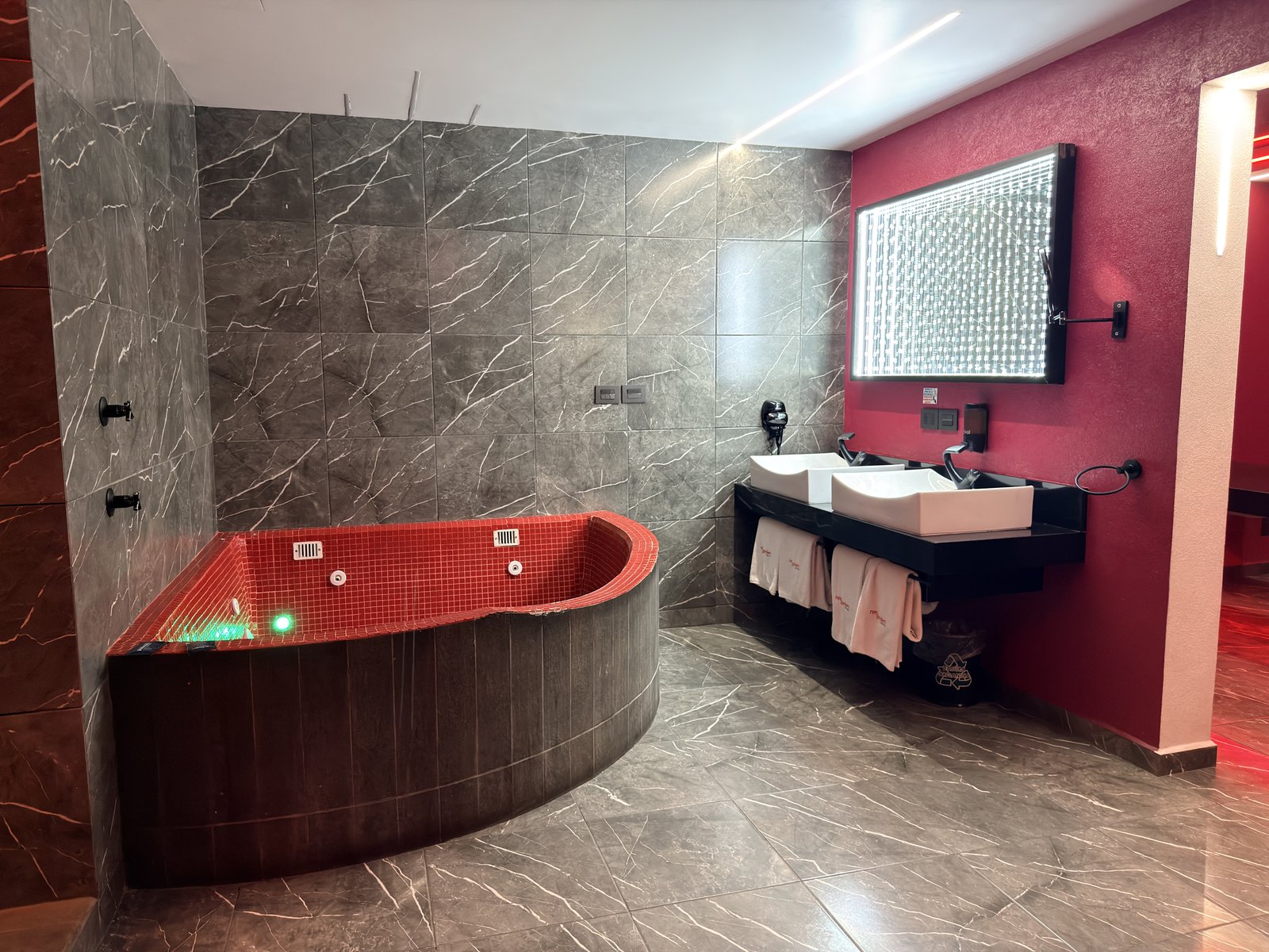 Habitación Jacuzzi en Red Garden : MotelNow