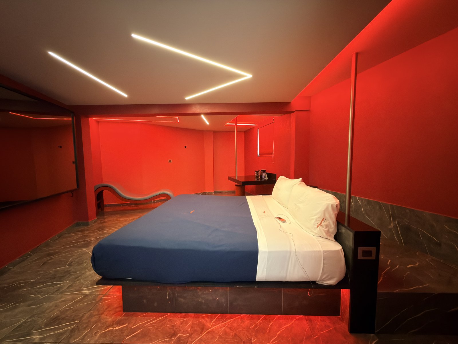 Habitación Suite Hotel en Red Garden : MotelNow
